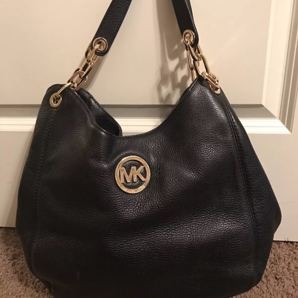 Black Michael Kors shoulder tote